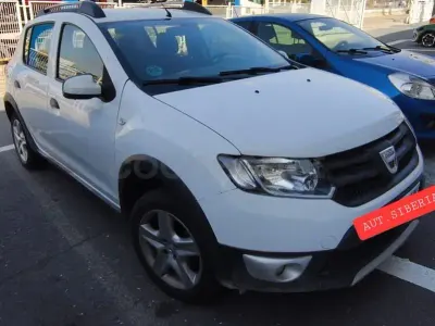 Usado Dacia Sandero Stepway 90 CV (66 kW) 2016 Blanco Berlina