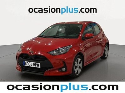 Rojo Usado 2024 Toyota Yaris Hybrid Active Utilitario | 17.091 € (Buen precio)