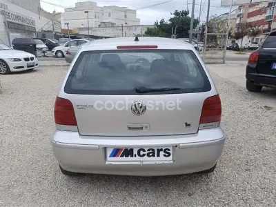 Usado VW Polo Trendline 100 CV (73 kW) 2001 Gris / plata Utilitario