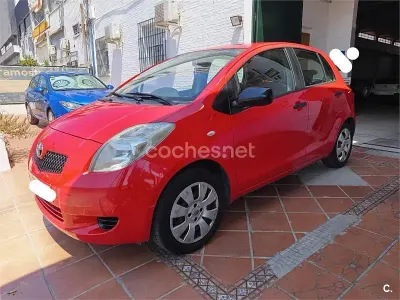Usado Toyota Yaris Luna 87 CV (63 kW) 2008 Rojo Utilitario