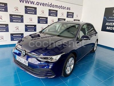 Azul Usado 2021 VW Golf VIII Life Berlina | 23.500 € (Un poco caro)