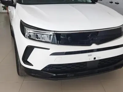 Usado Opel Grandland X Edition 131 CV (96 kW) 2024 Arktis white SUV