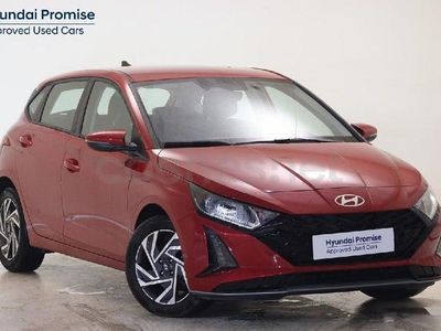 Usado Hyundai i20 100 CV (73 kW) 2024 Rojo Utilitario