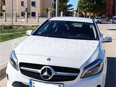 Usado Mercedes A180 Urban 109 CV (80 kW) 2016 Blanco Berlina