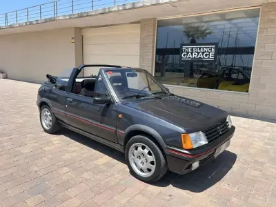 Usado Peugeot 205 115 CV (84 kW) 1990 Gris Descapotable