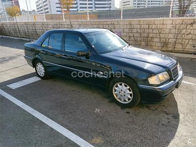 Usado Mercedes C180 Elegance 122 CV (89 kW) 1999 Negro Berlina