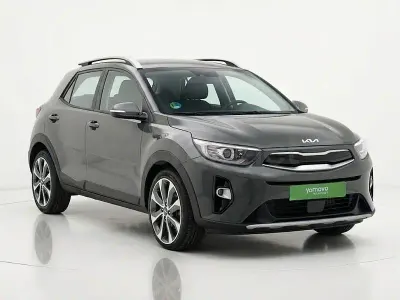 Usado Kia Stonic 120 CV (88 kW) 2023 Gris SUV