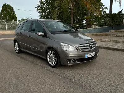 Usado Mercedes B200 140 CV (102 kW) 2009 Gris / plata Monovolumen