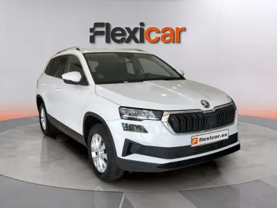 Usado Skoda Karoq Ambition 116 CV (85 kW) 2022 Blanco SUV