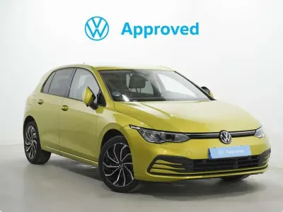 Usado VW Golf VIII Life 110 CV (80 kW) 2022 Amarillo Utilitario