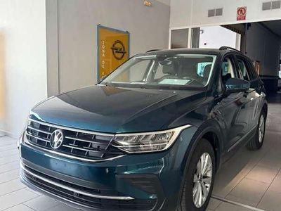 Usado VW Tiguan Life 150 CV (110 kW) 2023 Verde SUV
