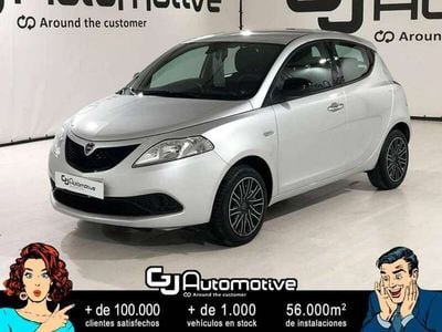 Usado Lancia Ypsilon 67 CV (49 kW) 2020 Plateado Utilitario