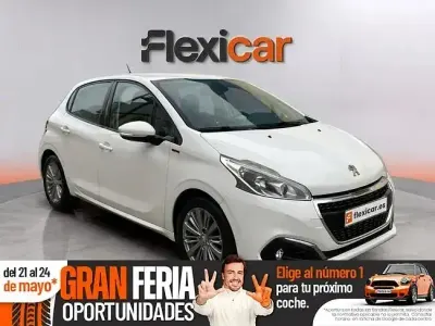 Occasion Peugeot 208 Signature Sky 82 PK (60 kW) 2019 Wit Hatchback