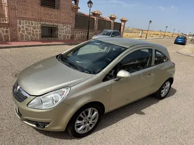 Usado Opel Corsa Sport 90 CV (66 kW) 2007 Amarillo Utilitario