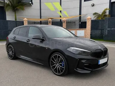 Usado BMW 120 M Sport 190 CV (139 kW) 2021 Negro Utilitario