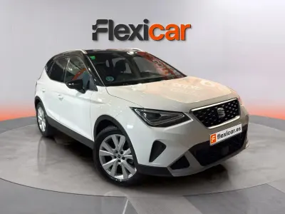 Usado Seat Arona Style Plus 110 CV (80 kW) 2022 Blanco SUV