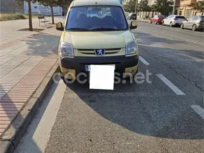 Usado Peugeot Partner Tepee Premium 90 CV (66 kW) 2009 Amarillo Monovolumen