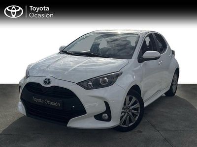 Usado Toyota Yaris Hybrid Active 116 CV (85 kW) 2022 Blanco Berlina