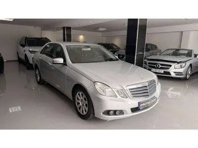 Usado Mercedes E220 170 CV (125 kW) 2010 Gris Berlina