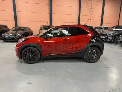 Nuevo Toyota Aygo X Play 72 CV (52 kW) 2025 Granate SUV