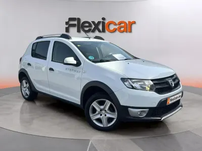 Usado Dacia Sandero Stepway 90 CV (66 kW) 2016 Blanco Berlina