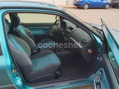 Usado Renault Clio II 75 CV (55 kW) 2003 Azul Berlina
