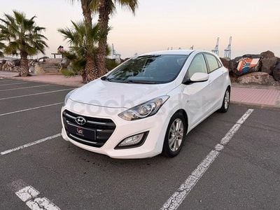 Usado Hyundai i30 100 CV (73 kW) 2015 Blanco Berlina