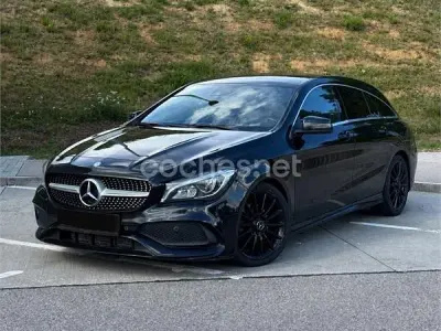 Usado Mercedes CLA200 Shooting Brake AMG line 136 CV (100 kW) 2017 Negro Familiar