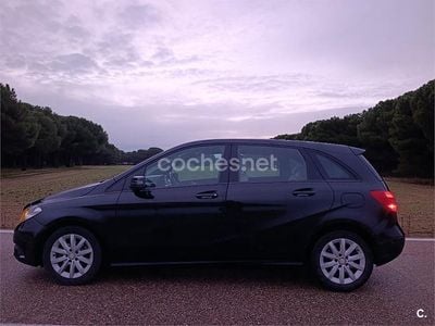 Usado Mercedes B180 109 CV (80 kW) 2014 Negro Monovolumen