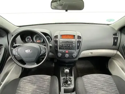 Usado Kia Ceed Active 126 CV (92 kW) 2009 Negro Utilitario