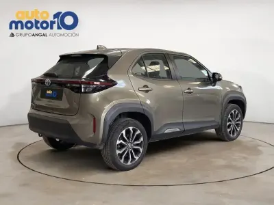 Usado Toyota Yaris Cross Style 116 CV (85 kW) 2023 Gris SUV