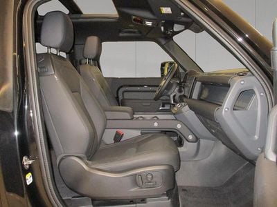 Santorini black Usado 2025 Land Rover Defender SE Dynamic | 87.200 € (Precio justo)