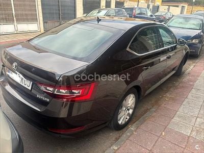 Marrón Usado 2017 Skoda Superb Ambition Berlina | 17.200 € (Precio justo)