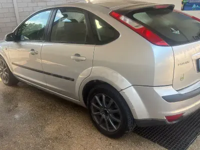 Usado Ford Focus Sport 115 CV (84 kW) 2007 Gris / plata Berlina