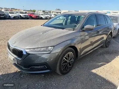 Usado Skoda Octavia Selection 150 CV (110 kW) 2024 Gris Familiar