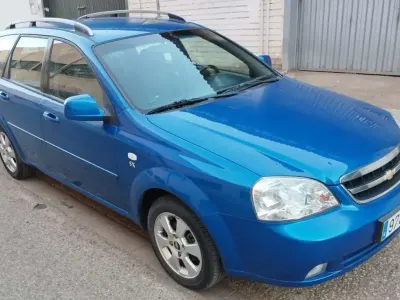Usado Chevrolet Nubira CDX 121 CV (88 kW) 2010 Azul Familiar