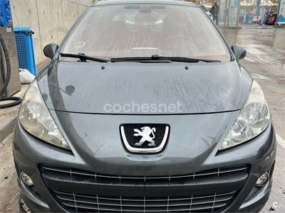 Gris / plata Usado 2012 Peugeot 207 Access Berlina | 4700 € (Precio justo)