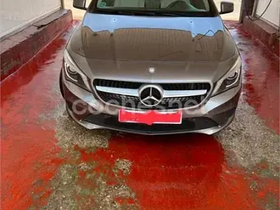 Usado Mercedes CLA200 Urban 136 CV (100 kW) 2015 Gris / plata Berlina