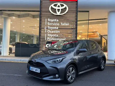 Usado Toyota Yaris Hybrid Business Edition 116 CV (85 kW) 2025 Gris / plata Berlina