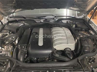 Usado Mercedes E270 Elegance 170 CV (125 kW) 2002 Gris / plata Berlina