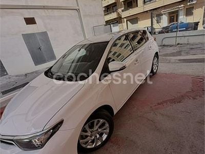 Usado Toyota Auris Business Edition 90 CV (66 kW) 2016 Blanco Familiar