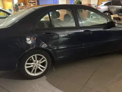 Usado Mercedes C220 Classic 150 CV (110 kW) 2004 Azul Berlina