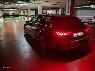 Usado Audi A4 190 CV (139 kW) 2020 Negro Familiar