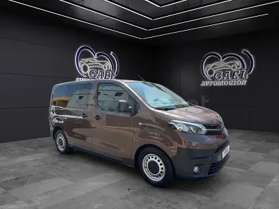 Usado Toyota Proace Verso 116 CV (85 kW) 2017 Marrón Familiar