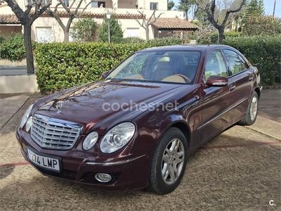 Usado Mercedes E200 Elegance 163 CV (119 kW) 2006 Granate Berlina