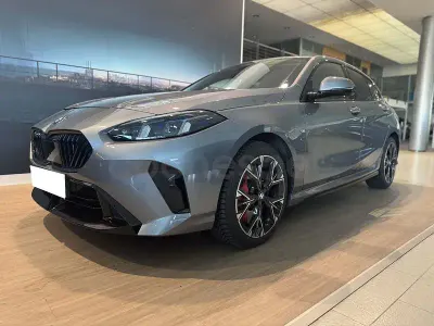 Usado BMW 118 Comfort Edition 150 CV (110 kW) 2024 Gris / plata Berlina