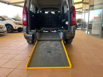 Usado Opel Combo Edition 102 CV (75 kW) 2022 Gris Monovolumen