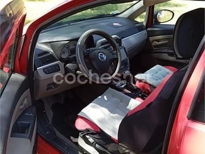 Usado Fiat Grande Punto Dynamic 90 CV (66 kW) 2007 Rojo Utilitario