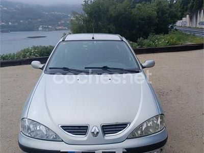 Usado Renault Mégane II Dynamique 110 CV (80 kW) 2002 Gris / plata Berlina