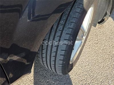 Usado Ford Focus Ghia 115 CV (84 kW) 2007 Azul Familiar